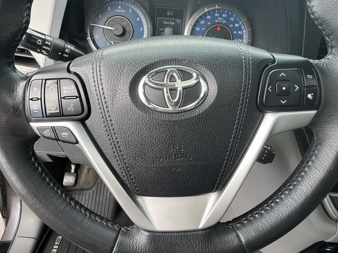Used 2017 Toyota Sienna XLE w/ XLE Navigation Package AWD/4WD image 21