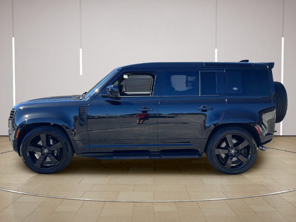 Used 2023 Land Rover Defender 110 V8 AWD/4WD image 2