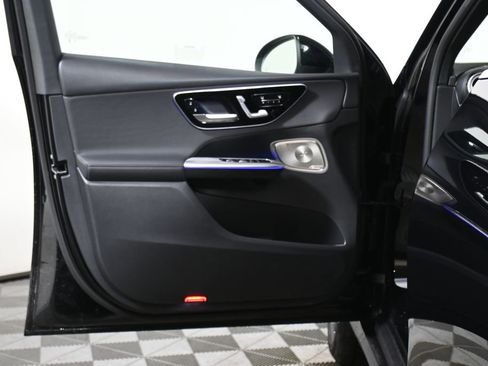 Used 2025 Mercedes-Benz GLC 350e 4MATIC image 29