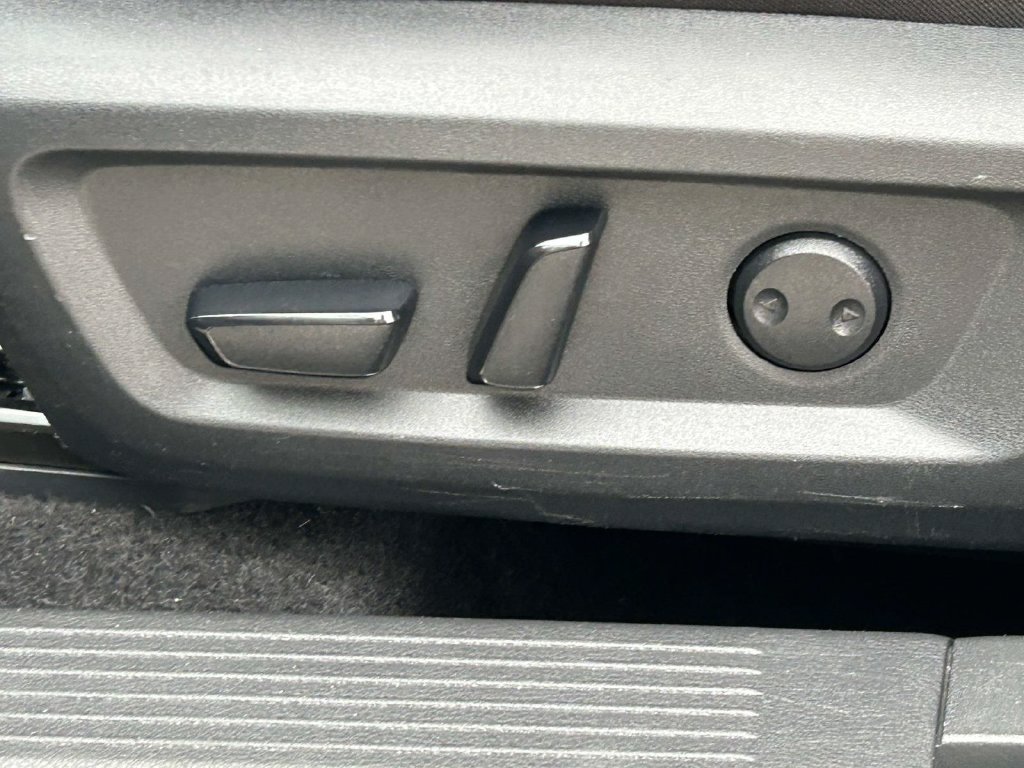 Used 2025 Nissan Rogue SV FWD image 14
