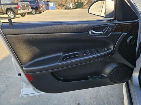Used 2016 Chevrolet Impala LT FWD image 11