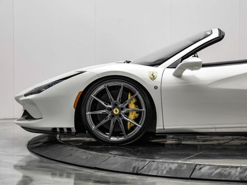 Used 2022 Ferrari F8 Tributo RWD image 11