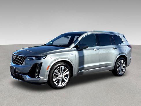 Used 2023 Cadillac XT6 Premium Luxury FWD image 3