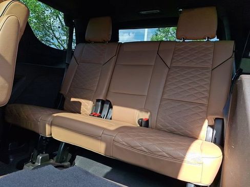 Used 2021 Cadillac Escalade Premium Luxury AWD/4WD image 10