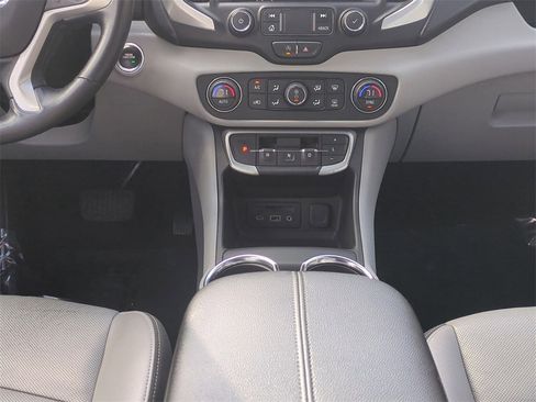 Used 2022 GMC Terrain SLT image 20