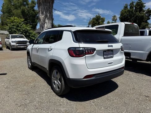Used 2022 Jeep Compass Latitude FWD image 3