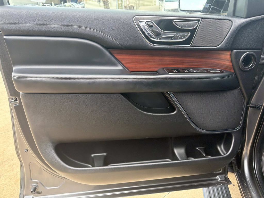 Certified 2021 Lincoln Navigator Reserve RWD image 20
