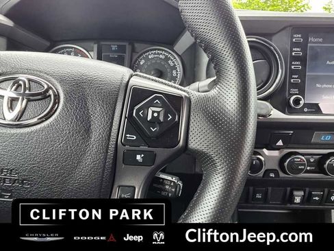 Used 2022 Toyota Tacoma TRD Off-Road AWD/4WD image 18