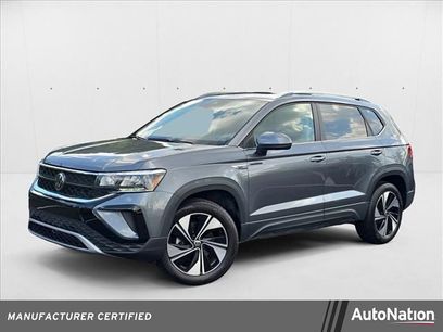 Used 2024 Volkswagen Taos SE w/ Panoramic Sunroof Package