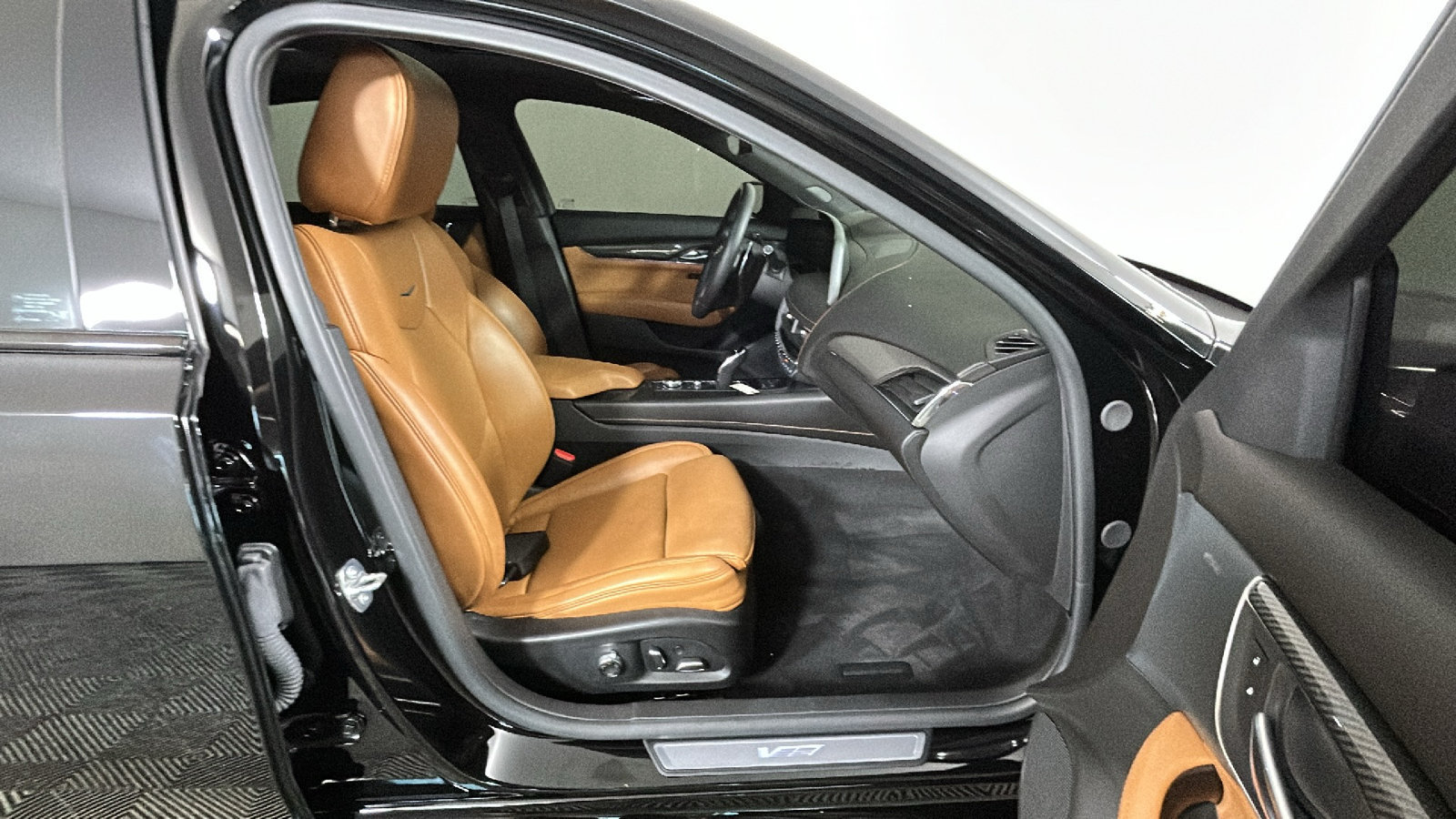 Used 2026 Cadillac CT5 V w/ Platinum Package AWD/4WD image 38
