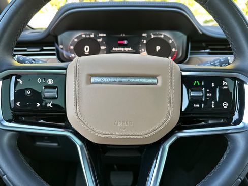Used 2025 Land Rover Range Rover Sport SE image 18
