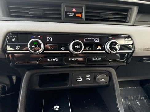 Used 2024 Honda Pilot Touring image 32