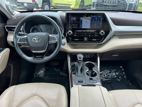 Used 2022 Toyota Highlander Platinum AWD/4WD image 21