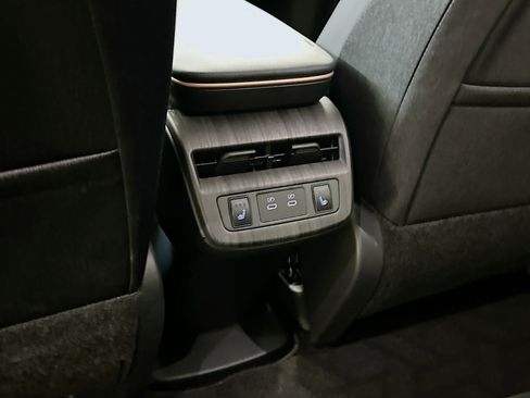 Used 2025 Nissan Ariya AWD image 28