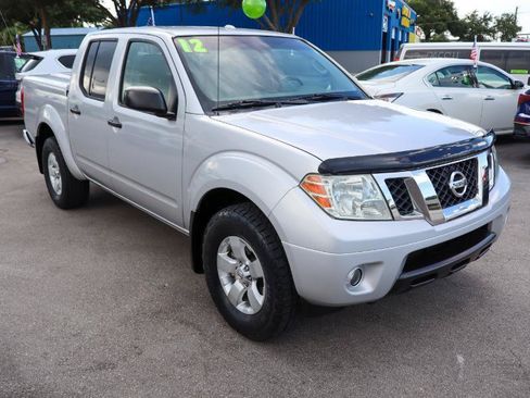Used 2012 Nissan Frontier SV w/ SV Premium Utility Pkg AWD/4WD image 6