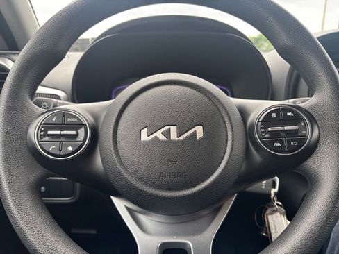 Used 2025 Kia Soul LX w/ LX Technology Package FWD image 25