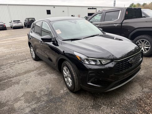 Used 2024 Ford Escape Active w/ Tech Pack #2 image 3