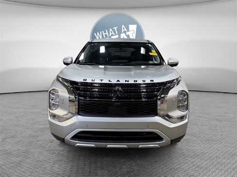 Used 2024 Mitsubishi Outlander SE image 9
