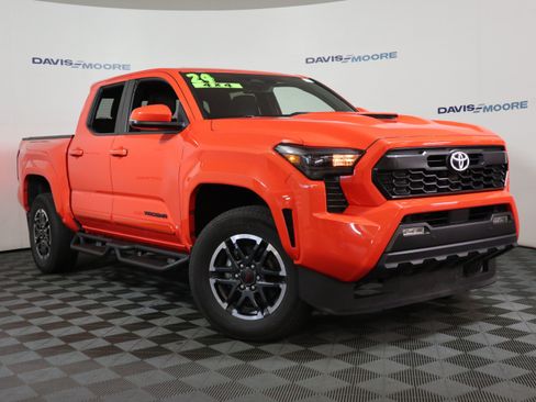 Used 2024 Toyota Tacoma TRD Sport w/ TRD Sport Upgrade Package AWD/4WD image 2