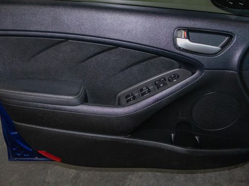 Used 2018 Kia Forte LX image 9