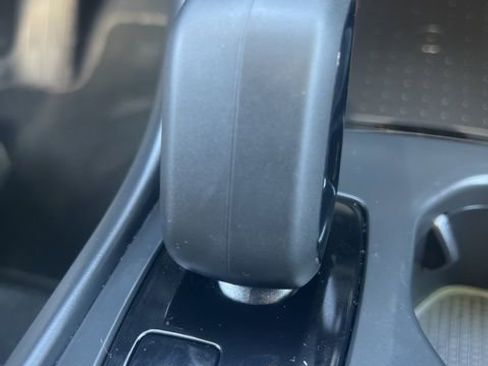 Used 2025 Volvo XC40 B5 Core w/ Climate Package image 16