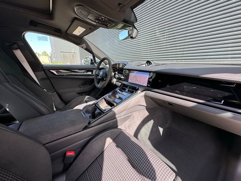 Used 2025 Porsche Panamera 4 image 37