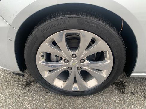 Used 2017 Chevrolet Malibu Premier w/ Driver Confidence Package image 9