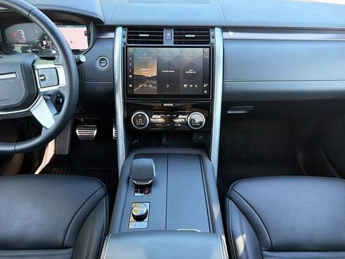 Used 2025 Land Rover Discovery Metropolitan Edition AWD/4WD image 20