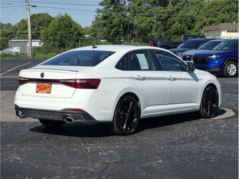 Used 2025 Volkswagen Jetta GLI Autobahn FWD image 17