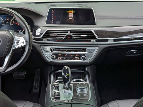 Used 2018 BMW 740i image 19