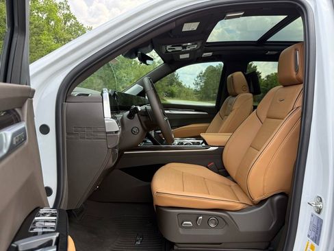 New 2026 Cadillac Escalade Luxury w/ Touring Package AWD/4WD image 20