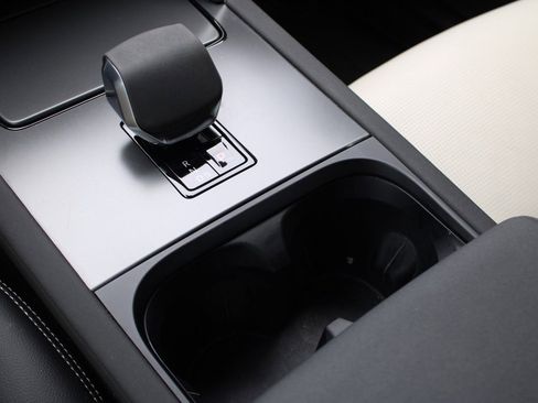 Certified 2024 Land Rover Discovery Sport Dynamic SE image 23