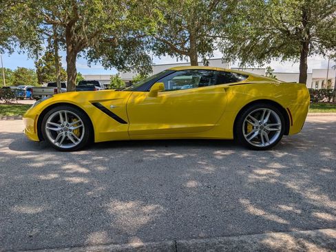Used 2019 Chevrolet Corvette Stingray Coupe w/ 1LT RWD image 5