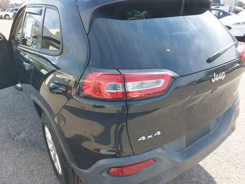 Used 2016 Jeep Cherokee Sport image 34