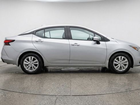 Used 2025 Nissan Versa SV image 11