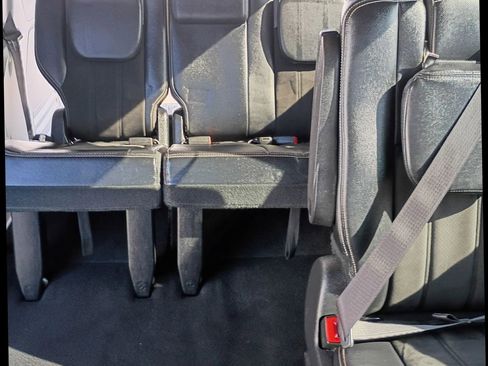 Used 2019 Dodge Grand Caravan SXT image 11