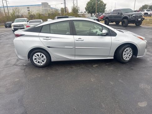 Used 2017 Toyota Prius Two image 2