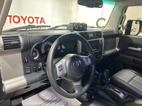 Used 2014 Toyota FJ Cruiser 4WD image 26