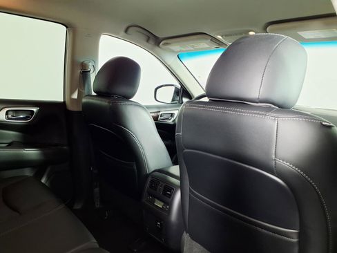 Used 2016 Nissan Pathfinder SL FWD image 11