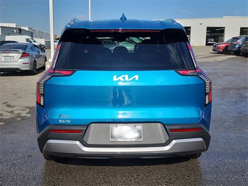 New 2026 Kia EV9 Wind image 4