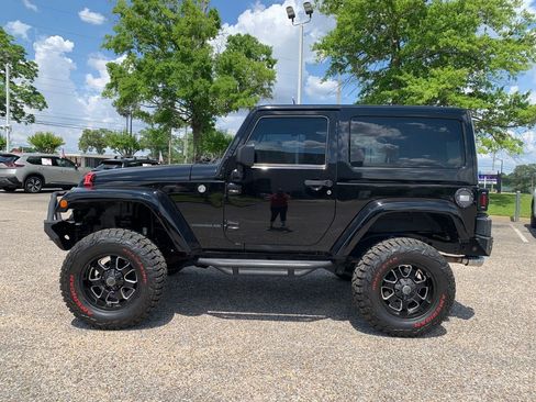 Used 2017 Jeep Wrangler Sahara AWD/4WD image 5