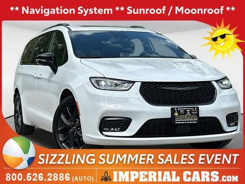 Used 2025 Chrysler Pacifica Limited FWD image 1