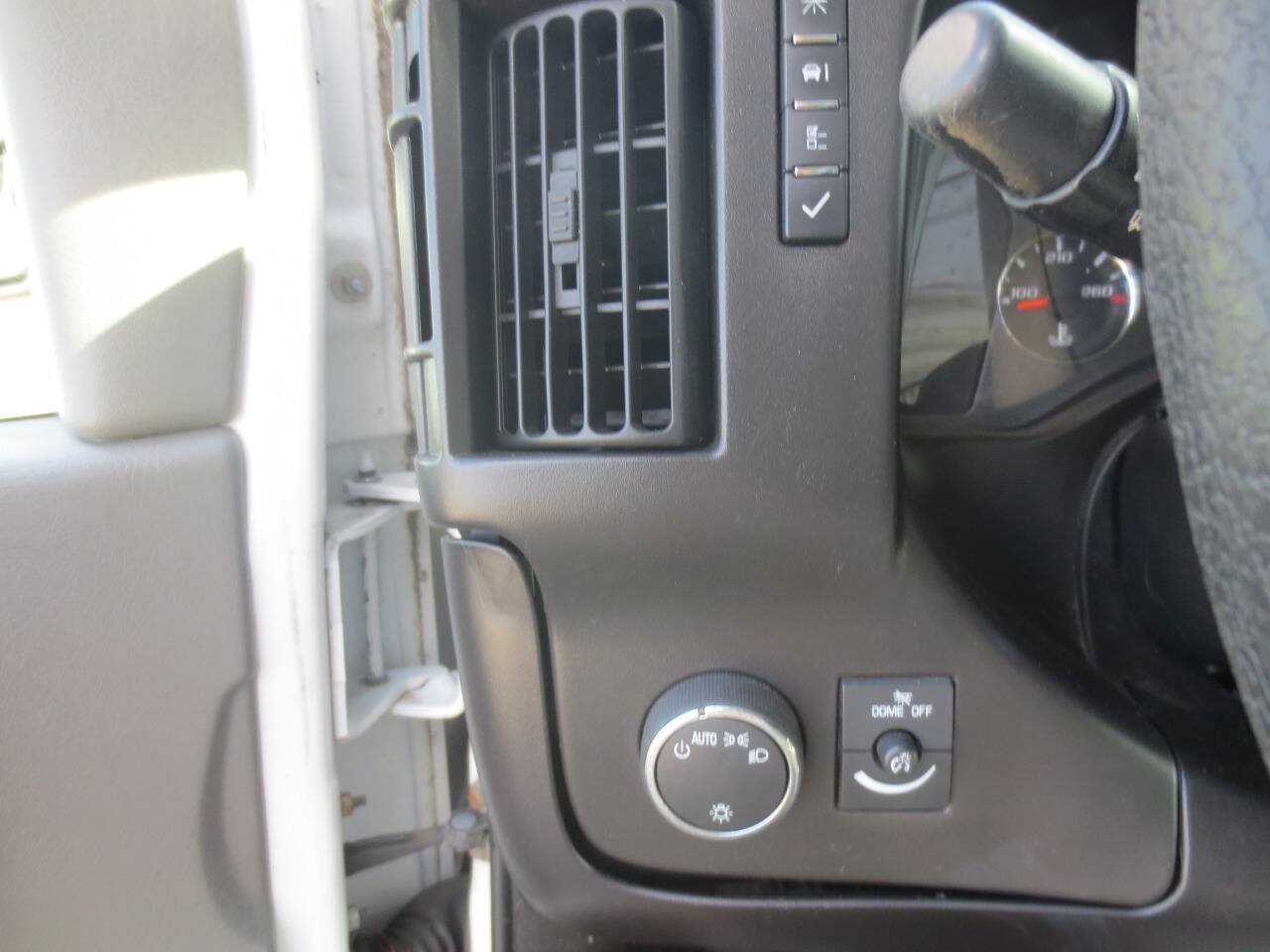 Used 2013 Chevrolet Express 1500 RWD image 15