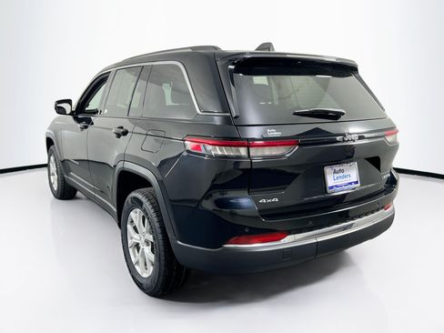 Used 2023 Jeep Grand Cherokee Limited AWD/4WD image 7