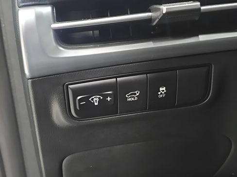 Certified 2025 Hyundai Tucson SEL AWD/4WD image 9