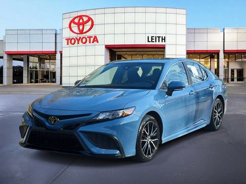Used 2023 Toyota Camry SE image 1