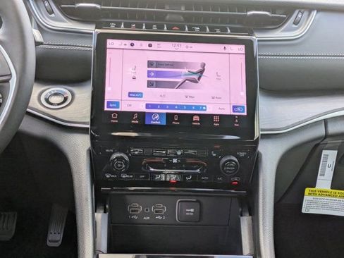 New 2025 Jeep Grand Cherokee Limited w/ Black Appearance Package image 16