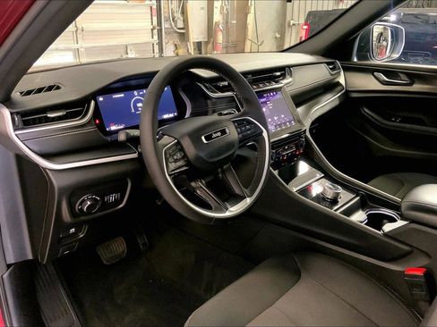 Certified 2025 Jeep Grand Cherokee Laredo X w/ Trailer Tow Package image 14