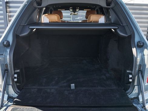 Used 2025 Rolls-Royce Cullinan image 18