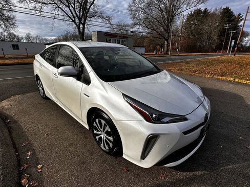 Used 2022 Toyota Prius LE image 3